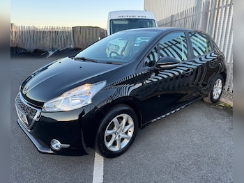 Used Peugeot 208 2014 for sale - 77548036: Photo