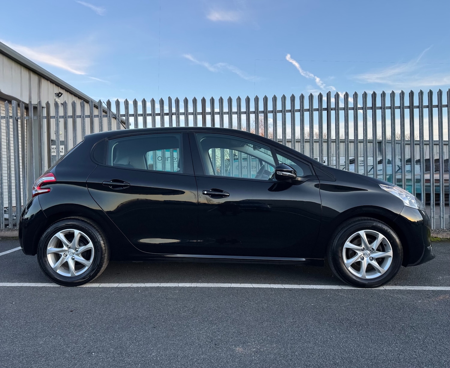Used Peugeot 208 2014 for sale - 77548036: Photo 7
