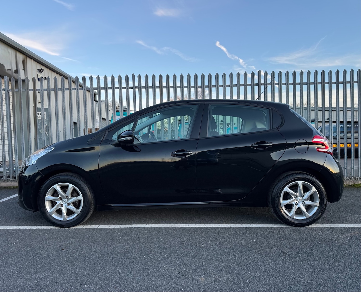 Used Peugeot 208 2014 for sale - 77548036: Photo 8