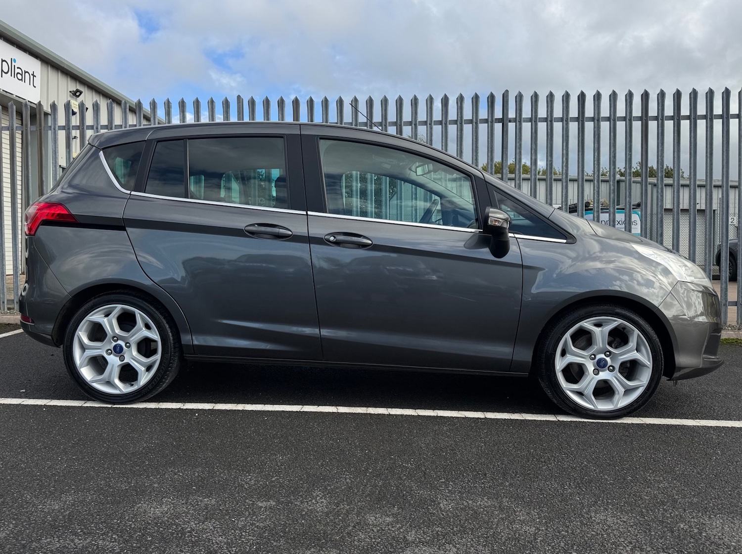 Used Ford B-MAX 2016 for sale - 75987086: Photo 7