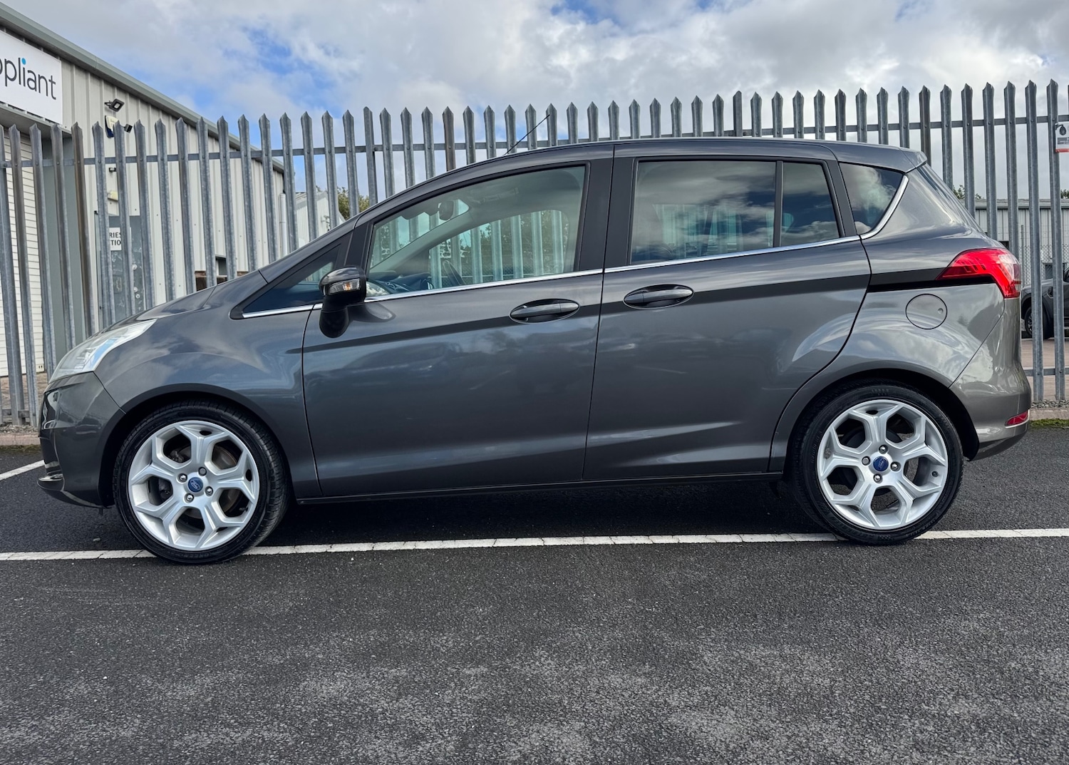 Used Ford B-MAX 2016 for sale - 75987086: Photo 8