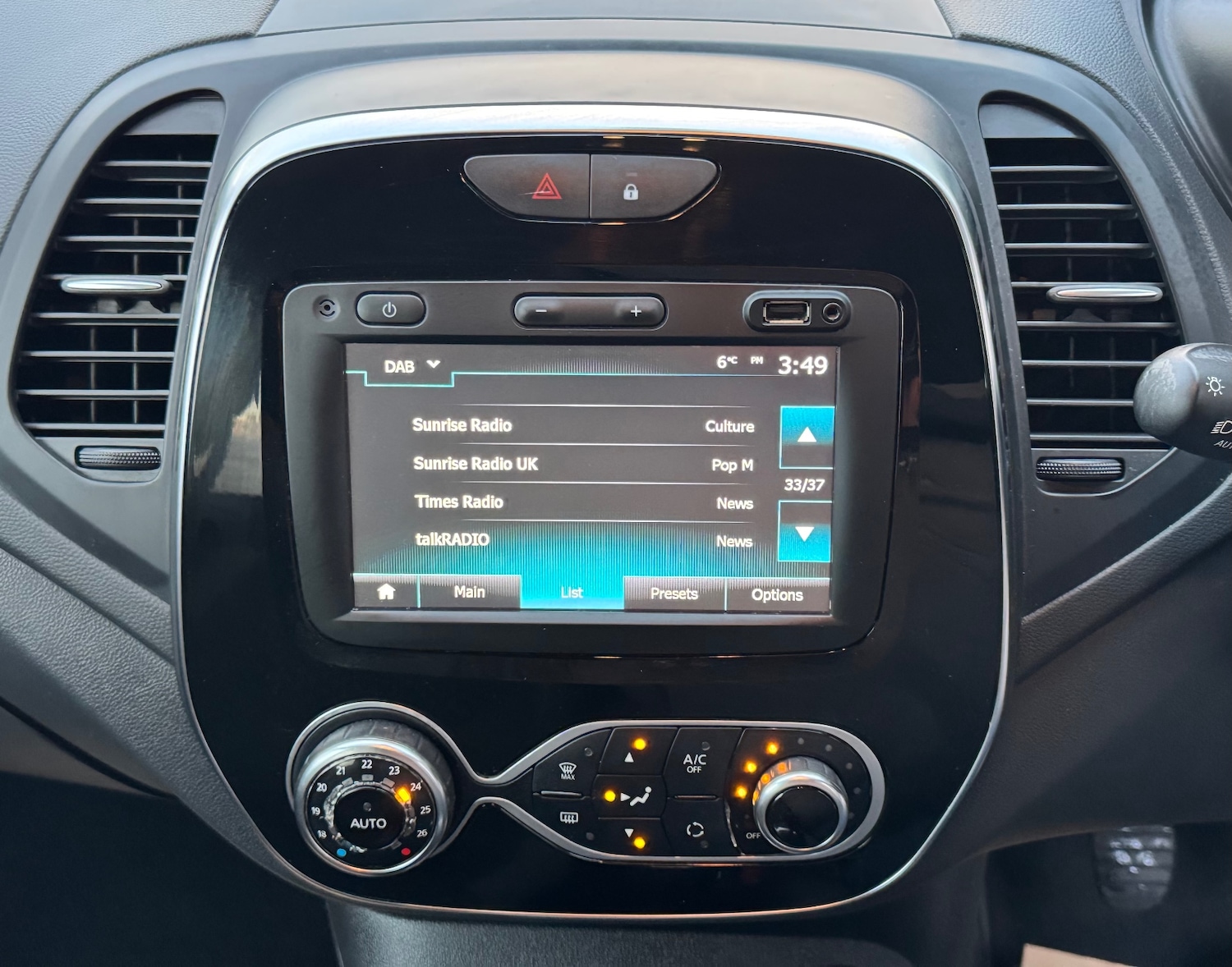 Used Renault Captur 2017 for sale - 76618823: Photo 15