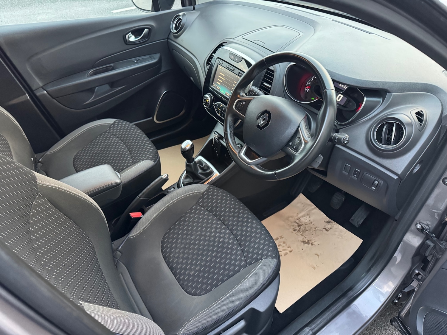 Used Renault Captur 2017 for sale - 76618823: Photo 9