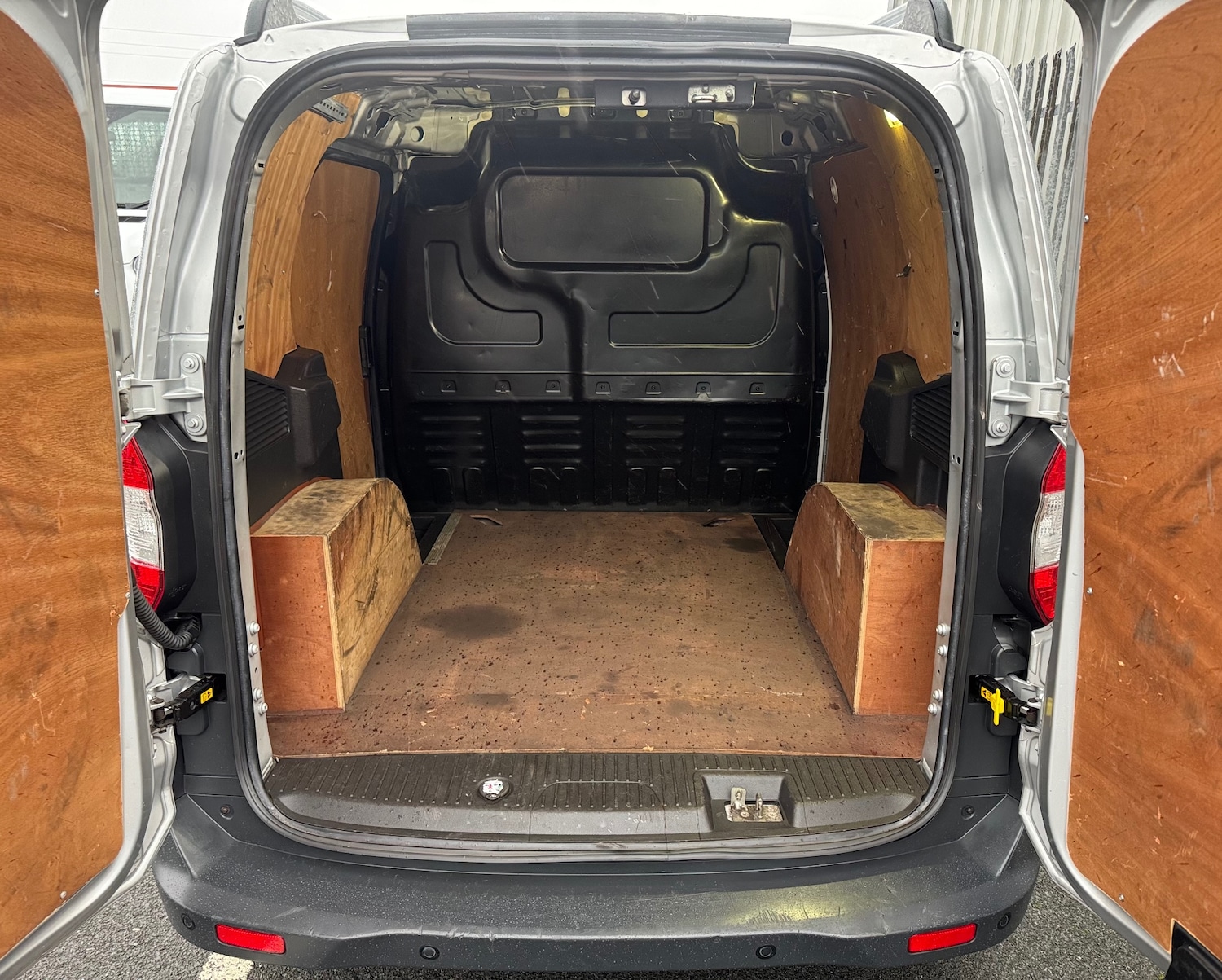 Used Ford Transit Courier 2016 for sale - 76740795: Photo 11