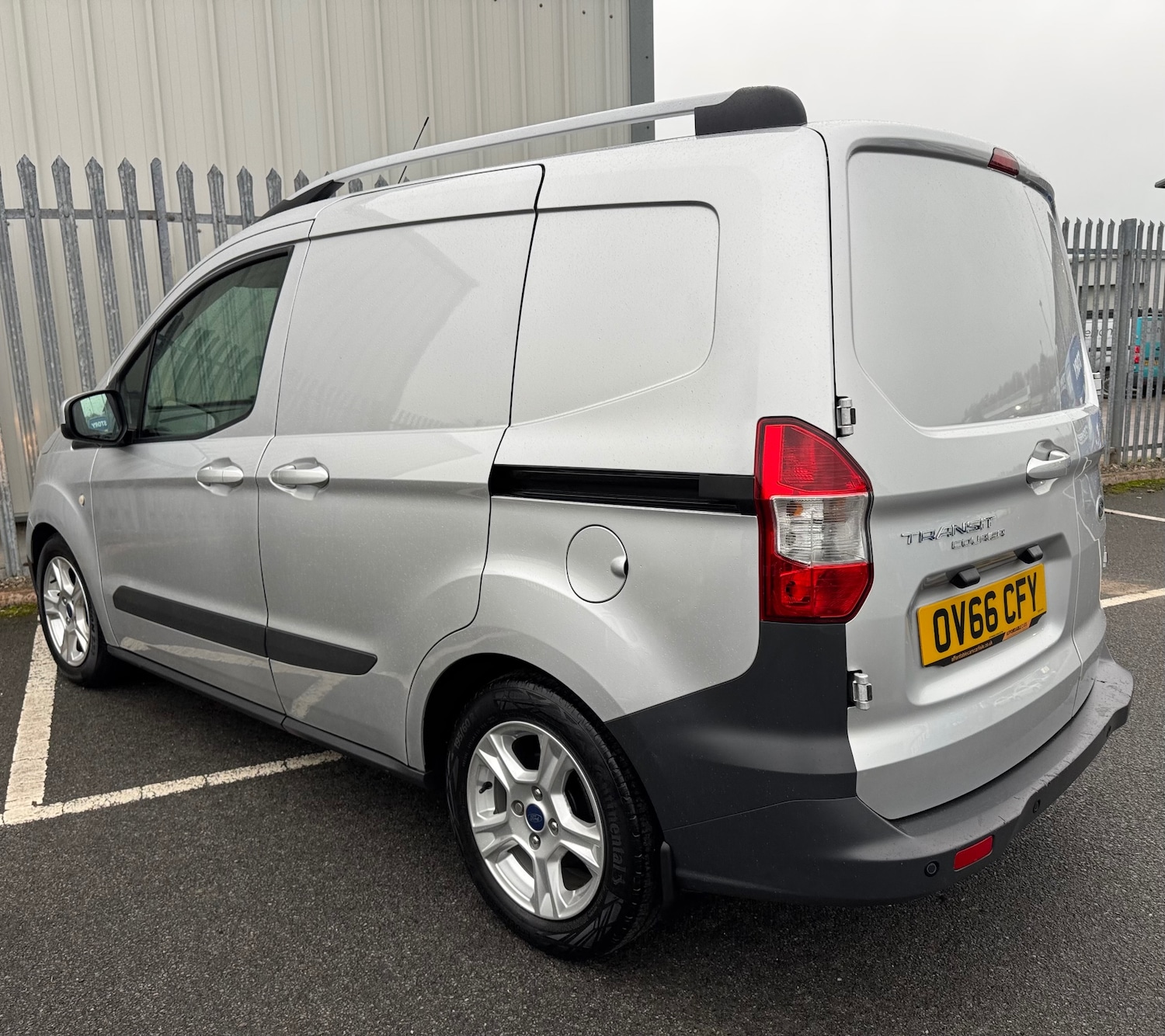 Used Ford Transit Courier 2016 for sale - 76740795: Photo 4