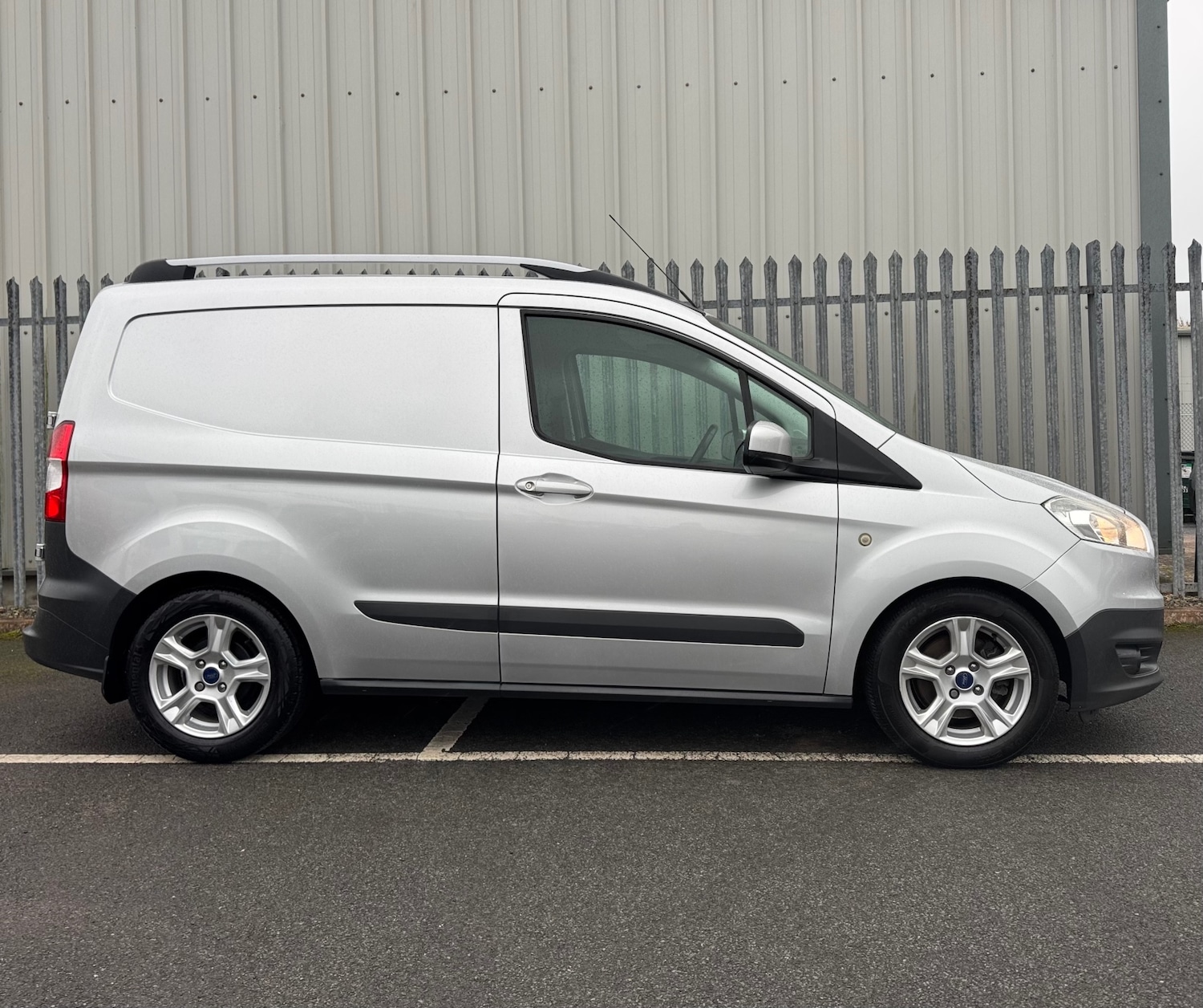 Used Ford Transit Courier 2016 for sale - 76740795: Photo 7