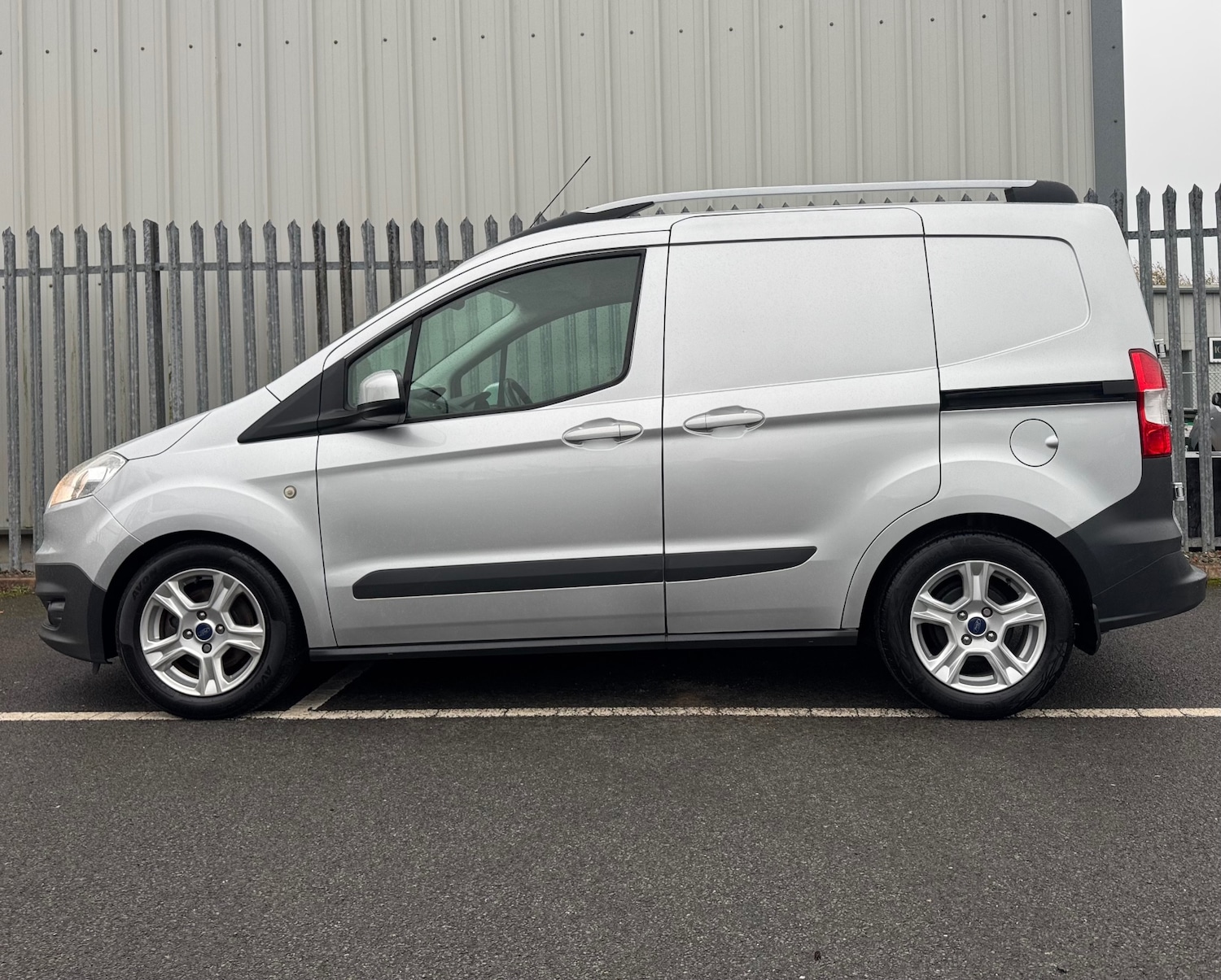 Used Ford Transit Courier 2016 for sale - 76740795: Photo 8