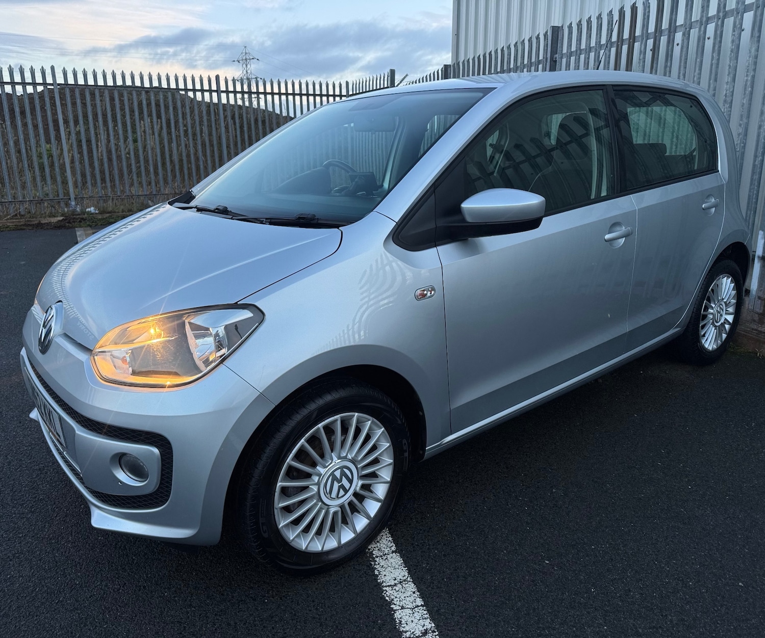 Used Volkswagen up! 2012 for sale - 77201432: Photo 2
