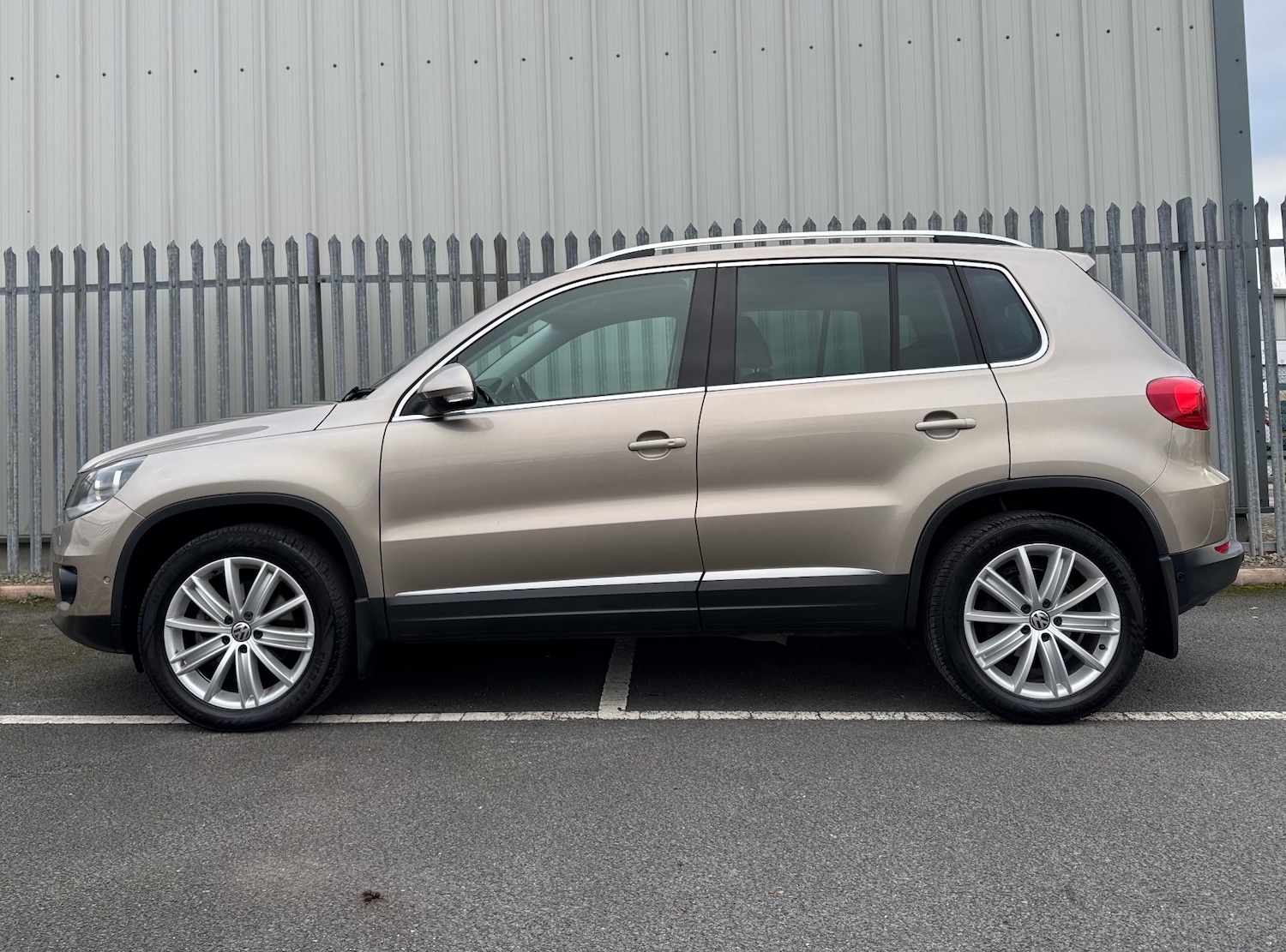 Used Volkswagen Tiguan 2015 for sale - 77055721: Photo 8