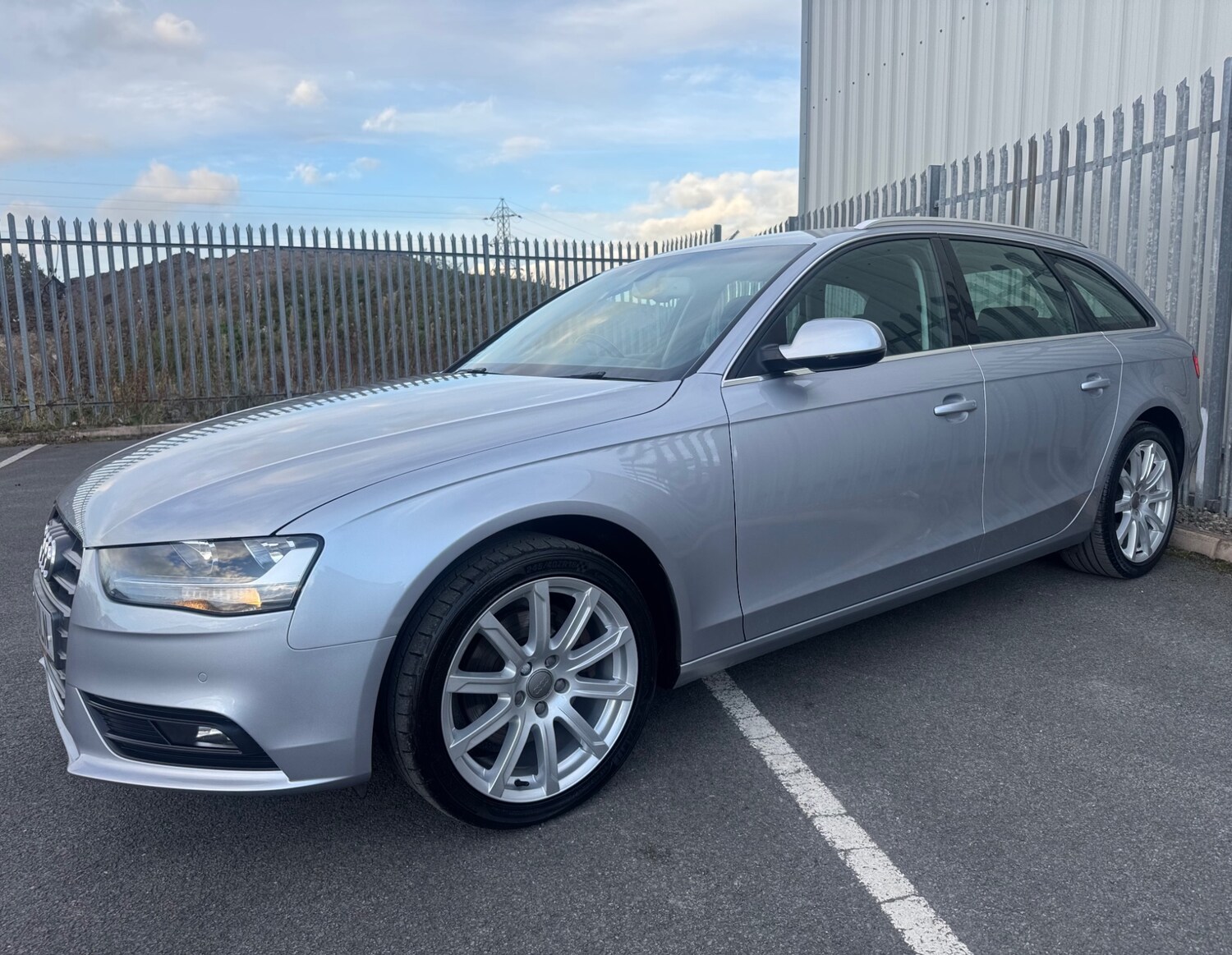 Used Audi A4 2015 for sale - 76358337: Photo 2