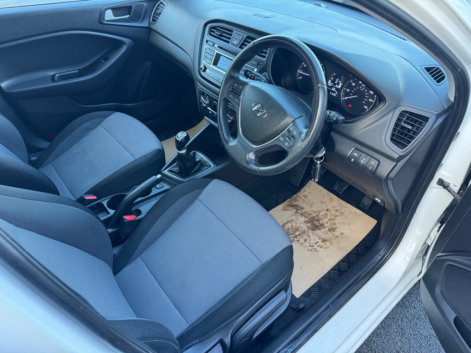 Used Hyundai i20 2017 for sale - 76847035: Photo 9