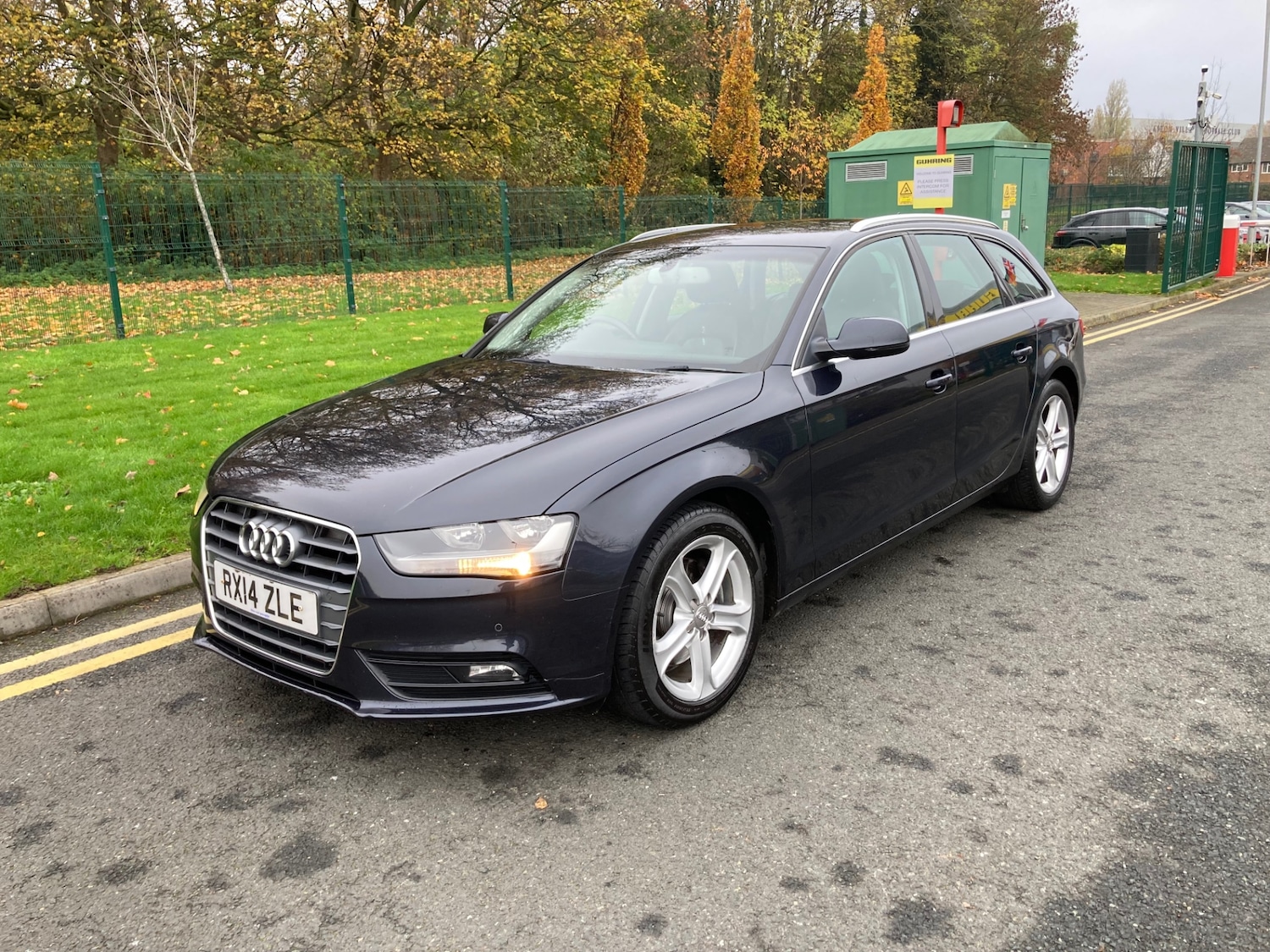 Used Audi A4 2014 for sale - 76511128: Photo 2