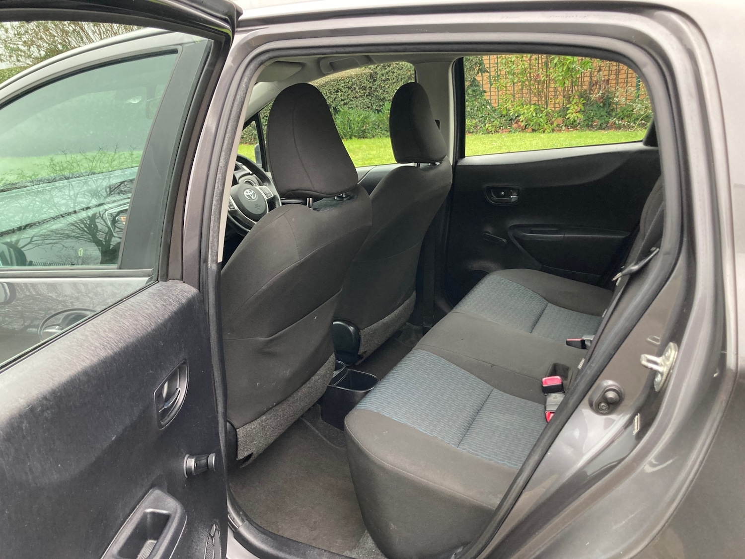 Used Toyota Yaris 2012 for sale - 77371111: Photo 14