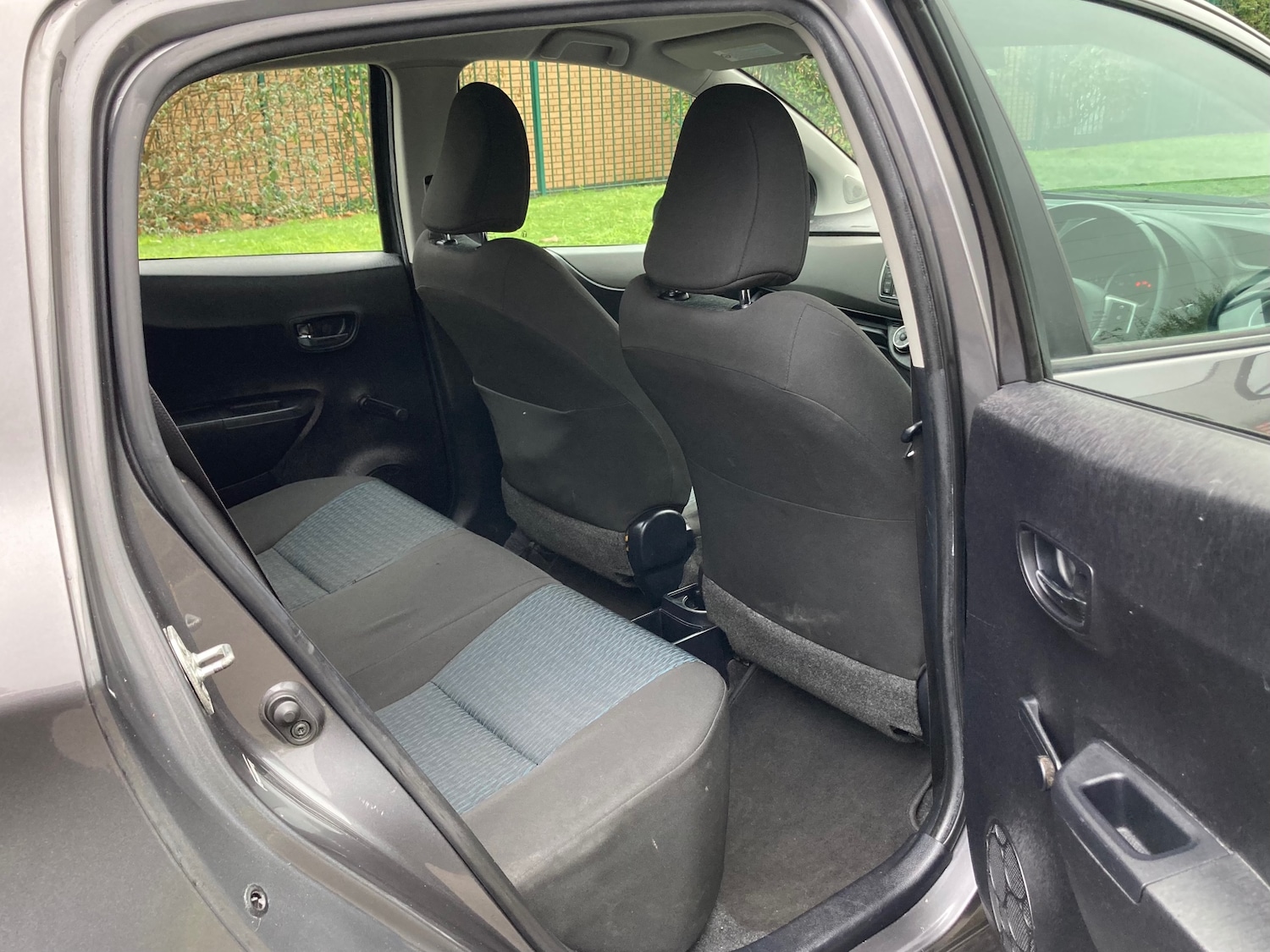 Used Toyota Yaris 2012 for sale - 77371111: Photo 15