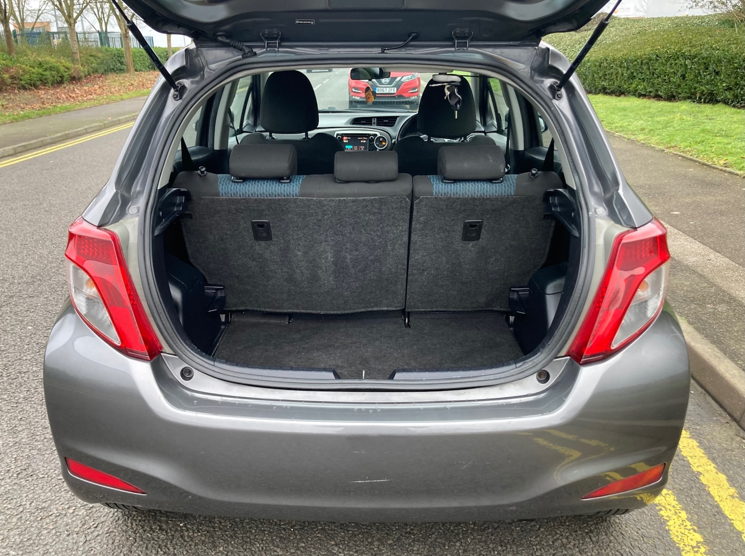 Used Toyota Yaris 2012 for sale - 77371111: Photo 16