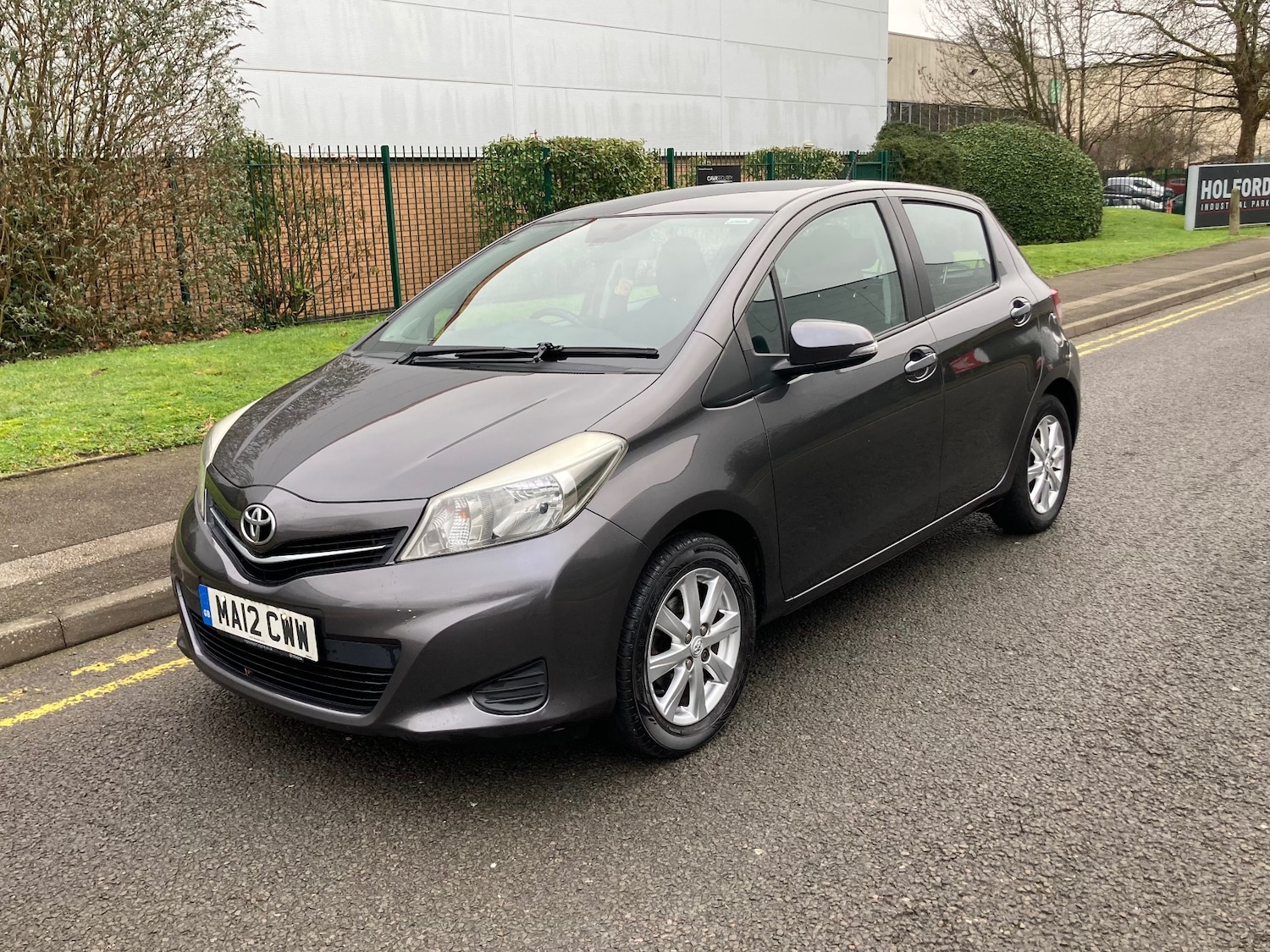 Used Toyota Yaris 2012 for sale - 77371111: Photo 2