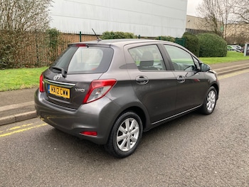 Used Toyota Yaris 2012 for sale - 77371111: Photo