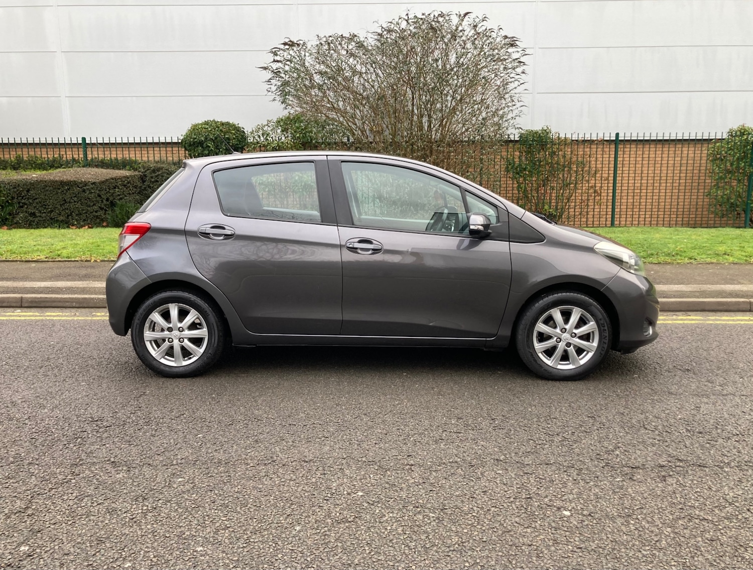 Used Toyota Yaris 2012 for sale - 77371111: Photo 5