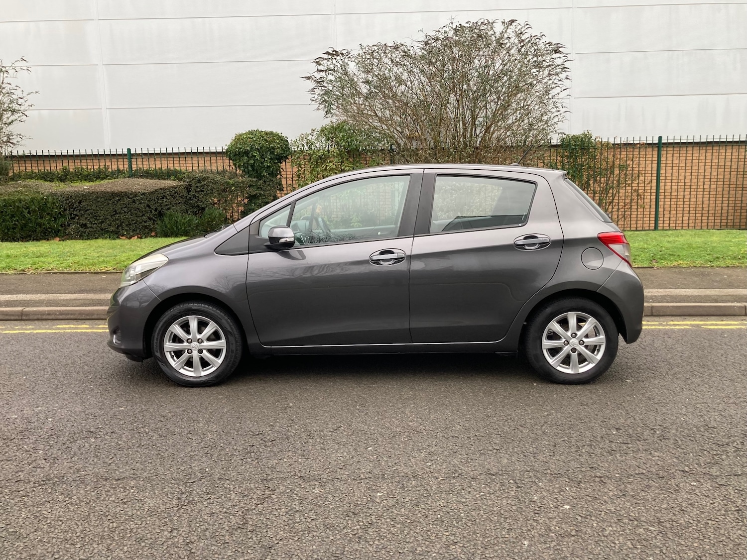 Used Toyota Yaris 2012 for sale - 77371111: Photo 6