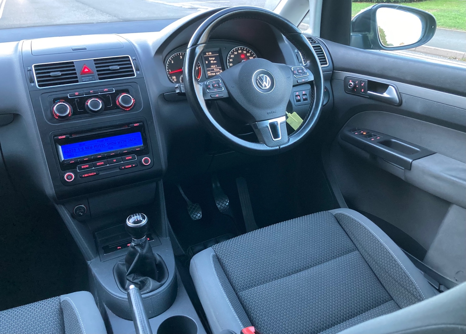 Used Volkswagen Touran 2011 for sale - 76187329: Photo 10