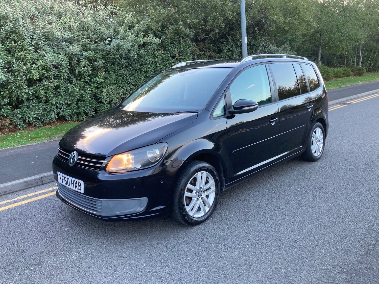 Used Volkswagen Touran 2011 for sale - 76187329: Photo 2