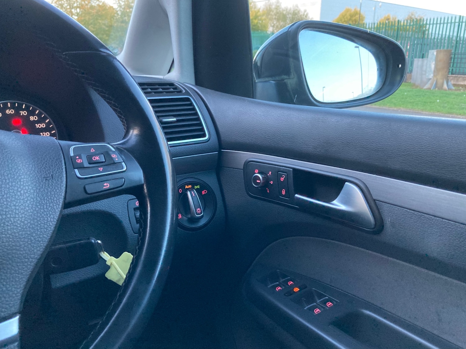 Used Volkswagen Touran 2011 for sale - 76187329: Photo 22