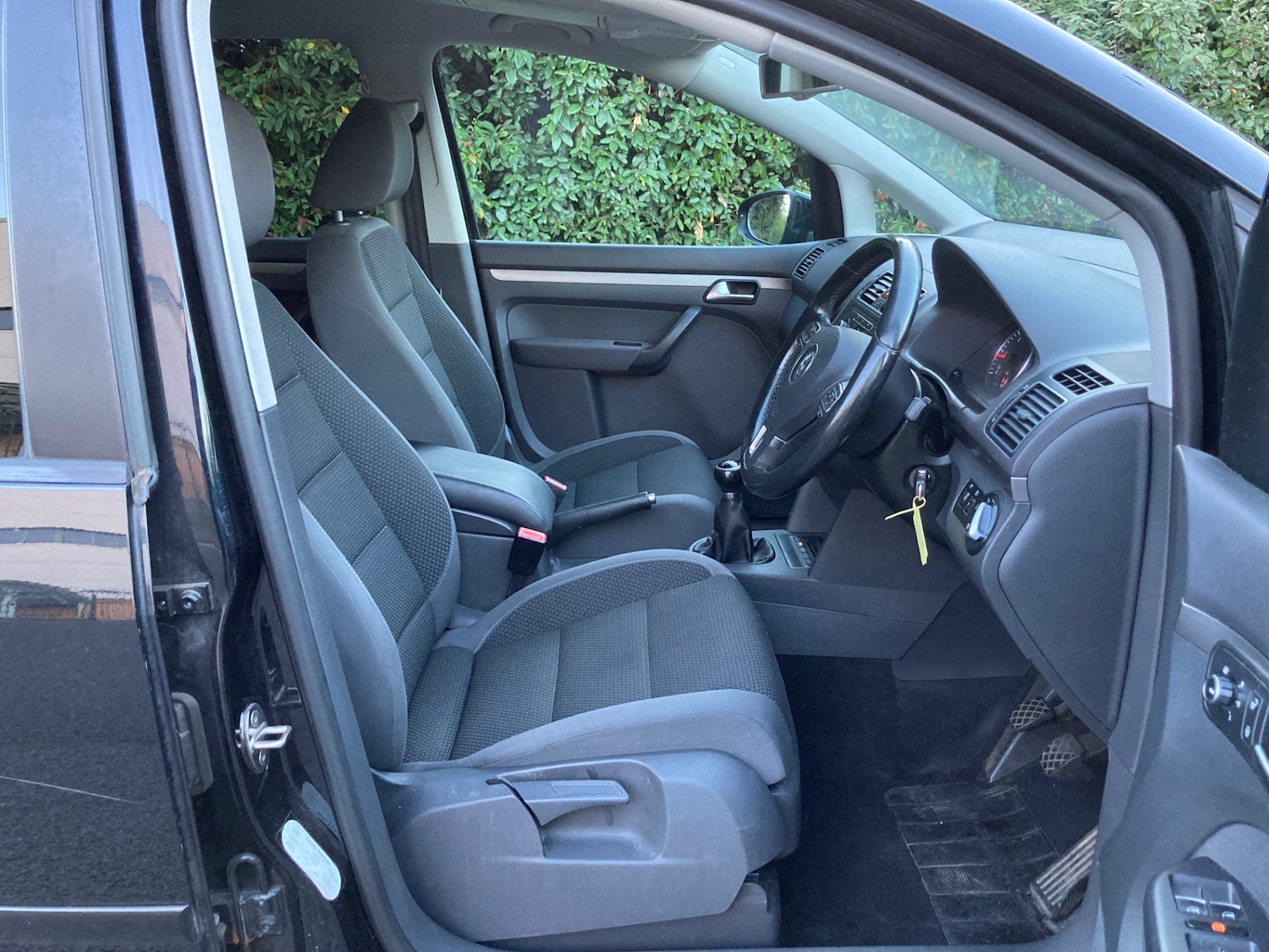 Used Volkswagen Touran 2011 for sale - 76187329: Photo 25