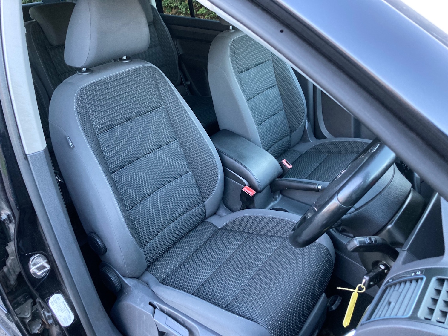 Used Volkswagen Touran 2011 for sale - 76187329: Photo 26