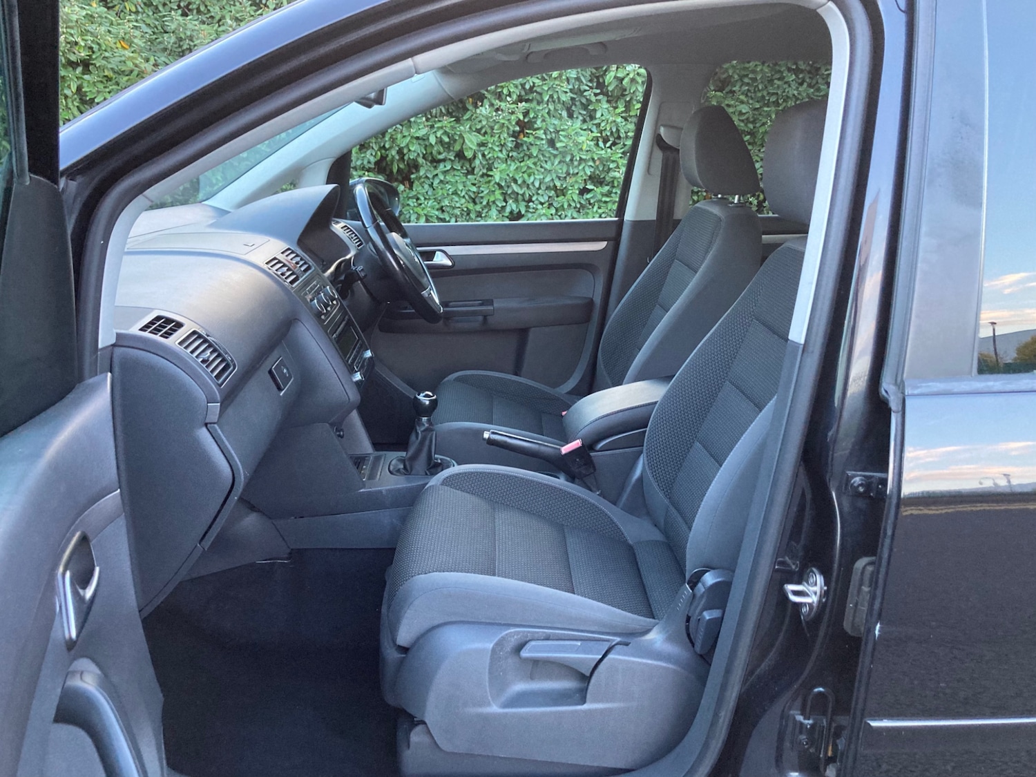 Used Volkswagen Touran 2011 for sale - 76187329: Photo 27