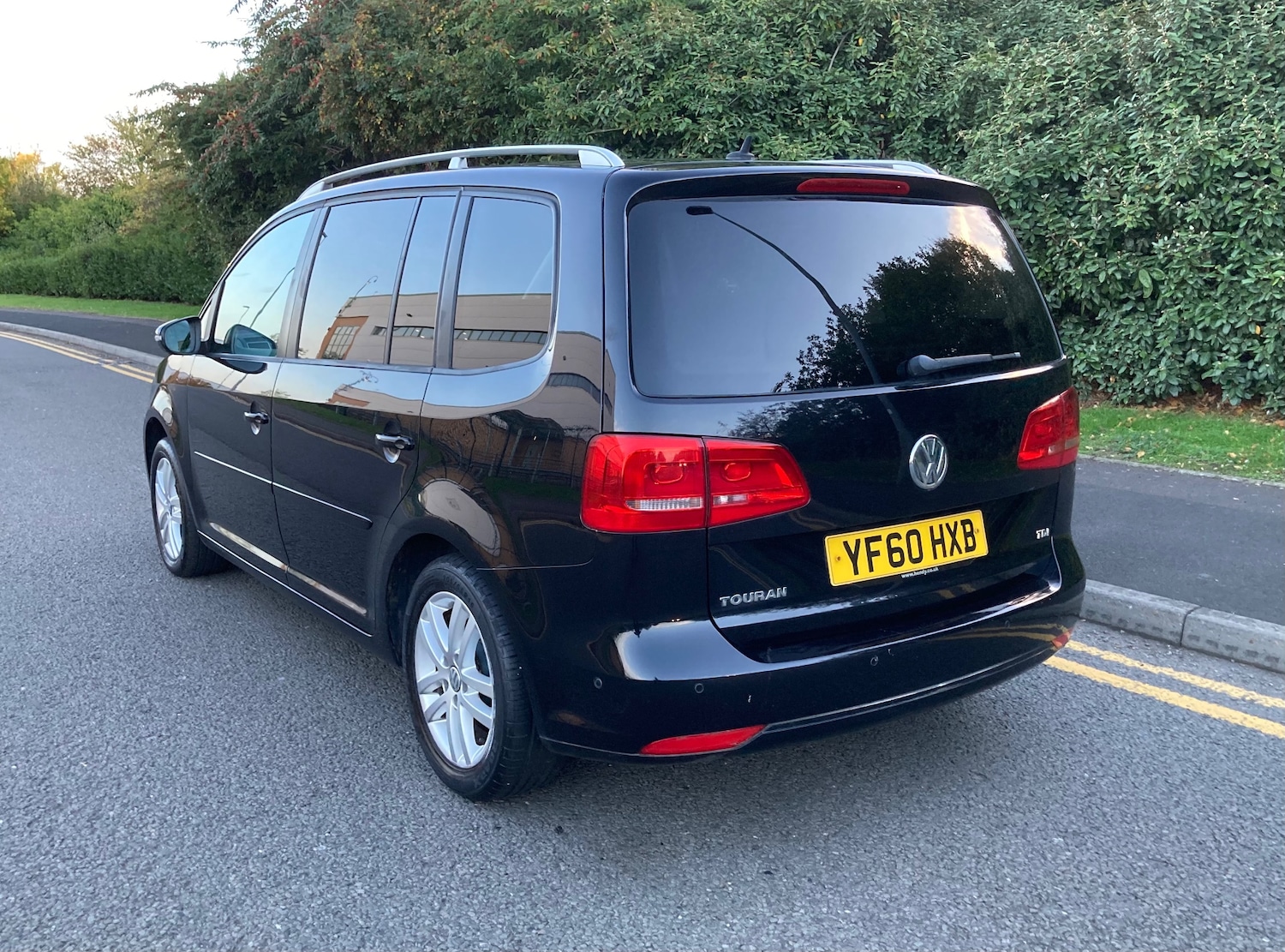 Used Volkswagen Touran 2011 for sale - 76187329: Photo 3