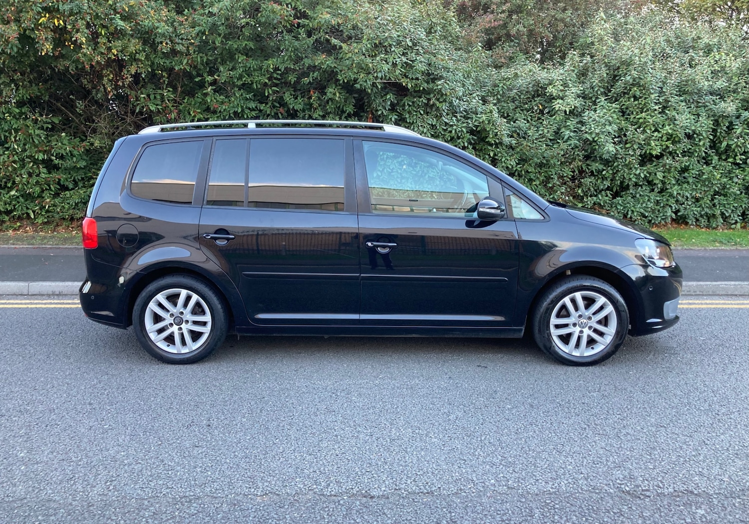 Used Volkswagen Touran 2011 for sale - 76187329: Photo 5