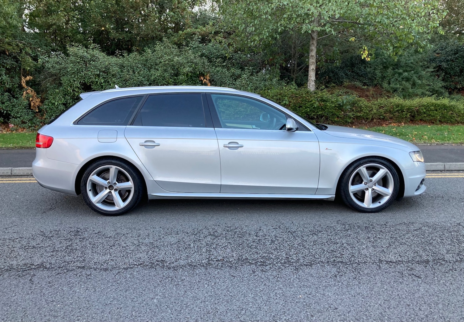 Used Audi A4 2010 for sale - 76192432: Photo 5