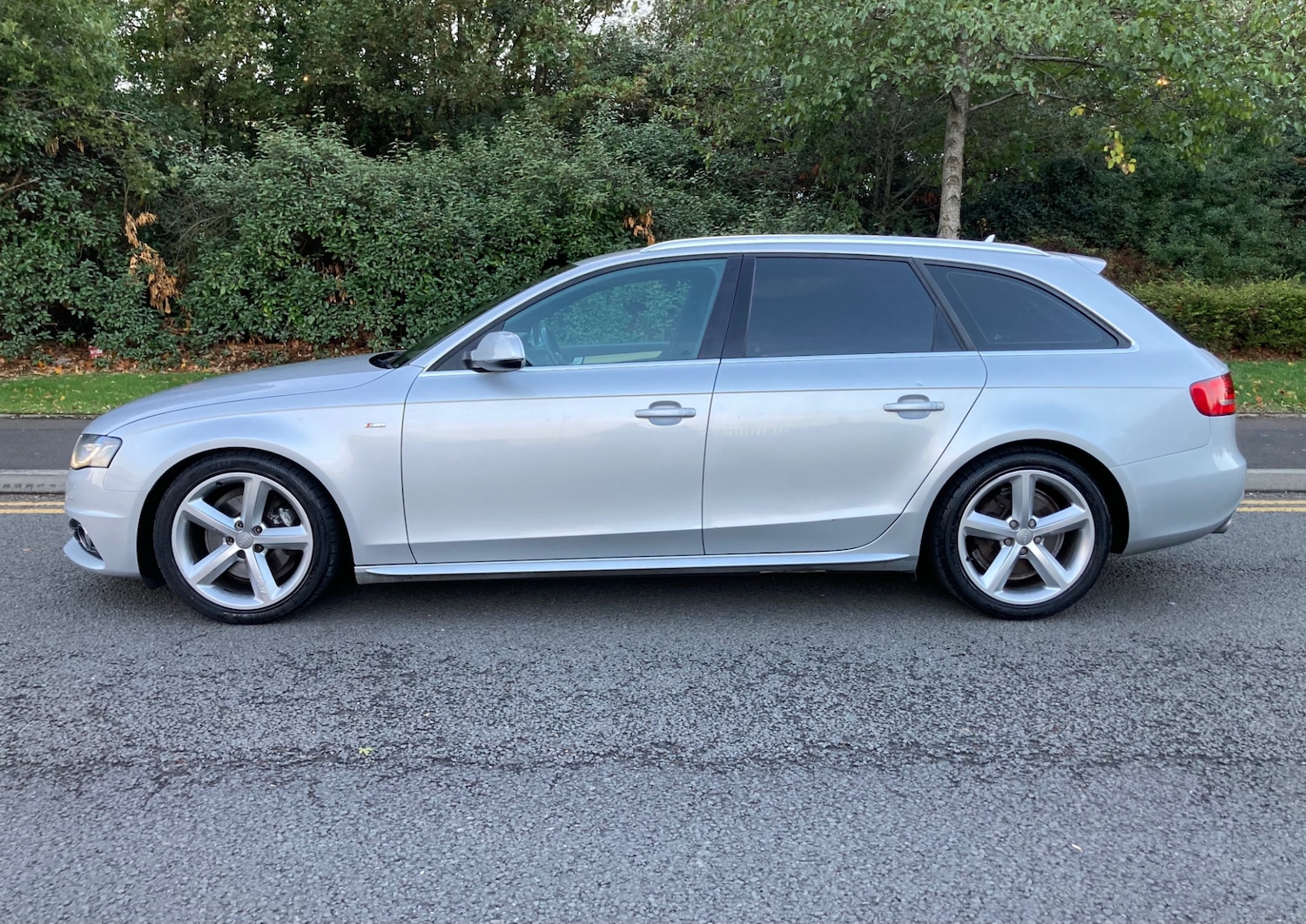Used Audi A4 2010 for sale - 76192432: Photo 6
