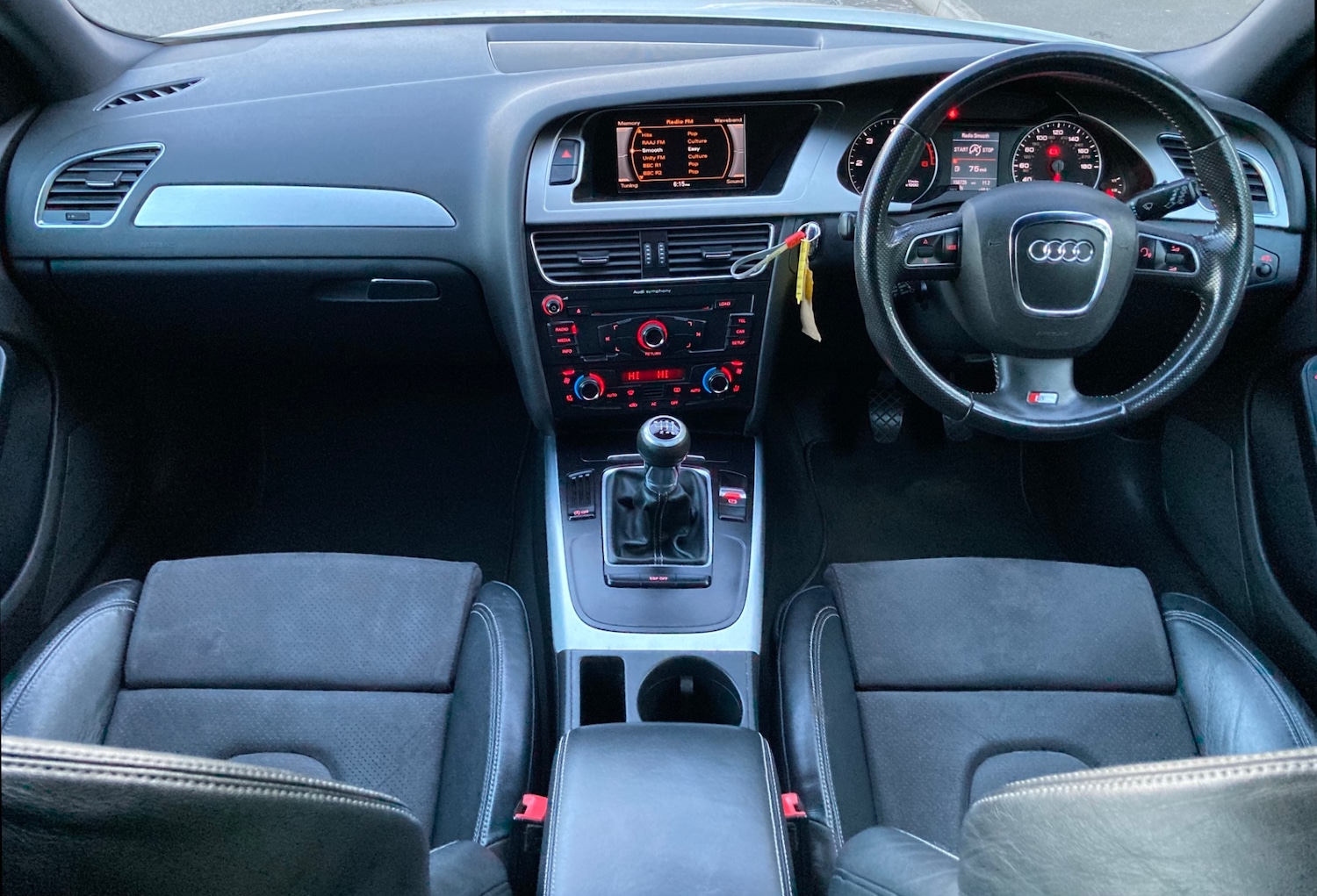 Used Audi A4 2010 for sale - 76192432: Photo 9