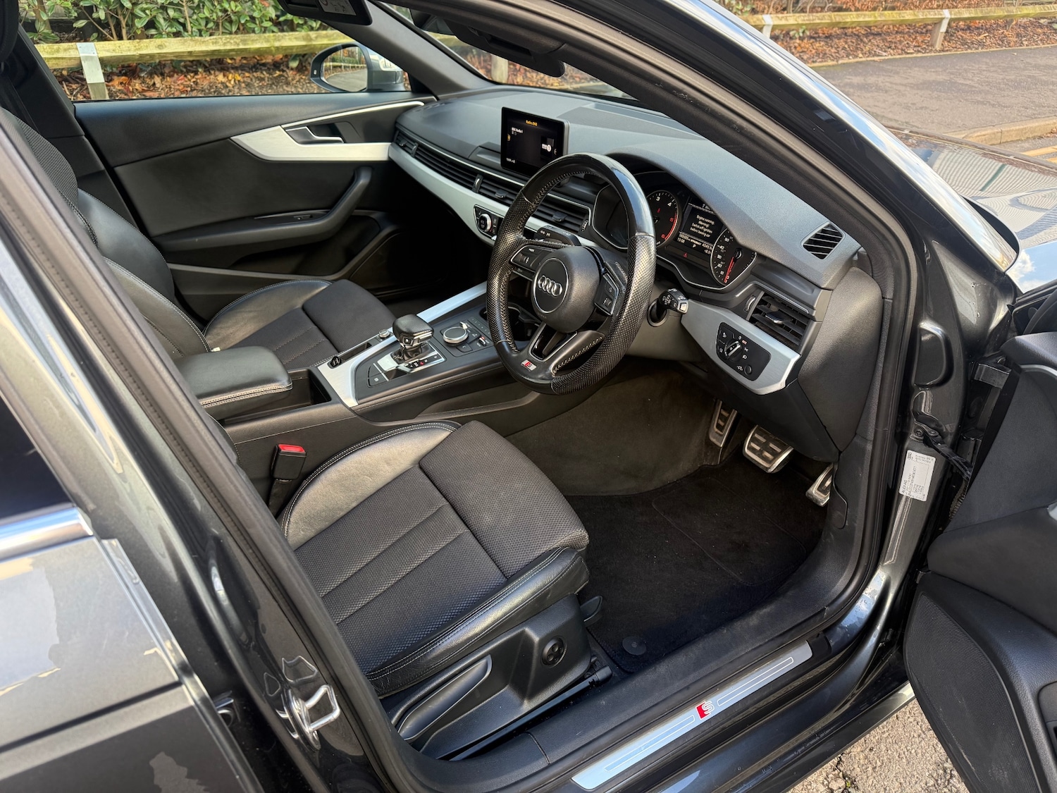 Used Audi A4 2016 for sale - 76670917: Photo 8