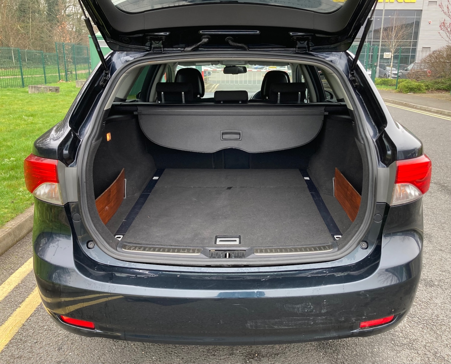 Used Toyota Avensis 2012 for sale - 77829312: Photo 16