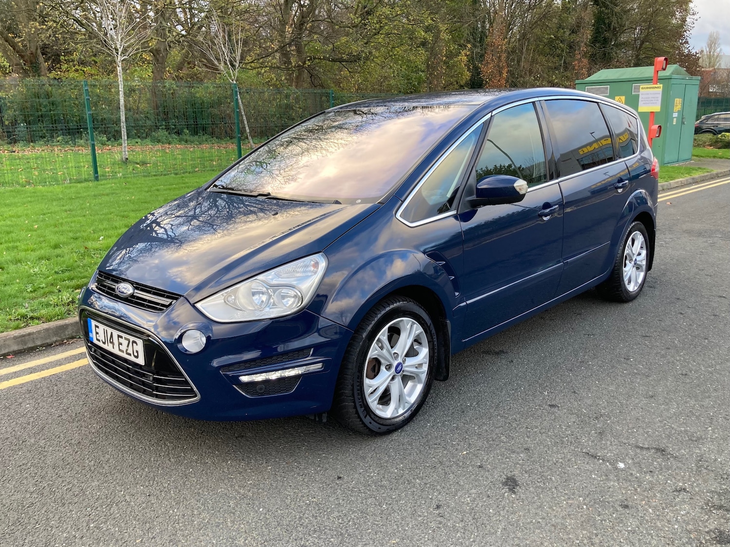 Used Ford S-Max 2014 for sale - 76618833: Photo 2