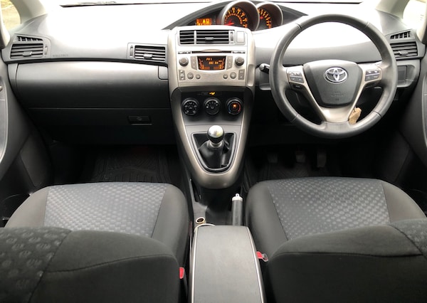 Used Toyota Verso 2010 for sale - 75505115: Photo 9
