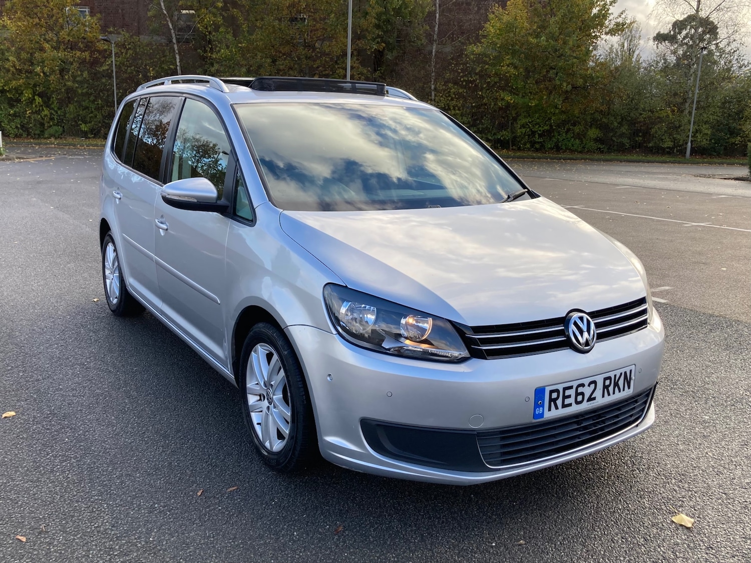 Used Volkswagen Touran 2012 for sale - 76431143: Photo 1
