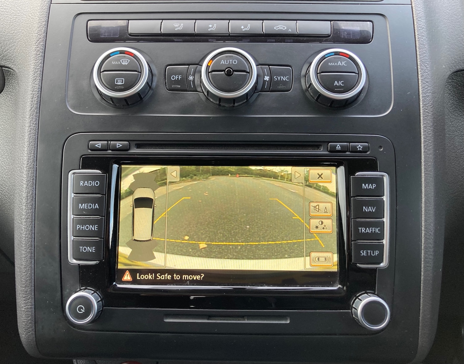 Used Volkswagen Touran 2012 for sale - 76431143: Photo 22