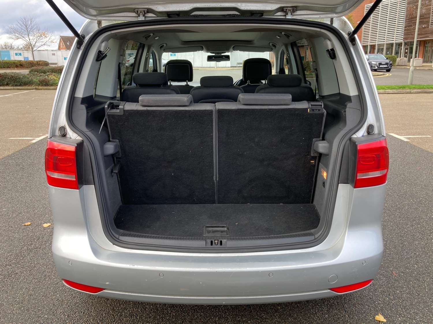 Used Volkswagen Touran 2012 for sale - 76431143: Photo 31