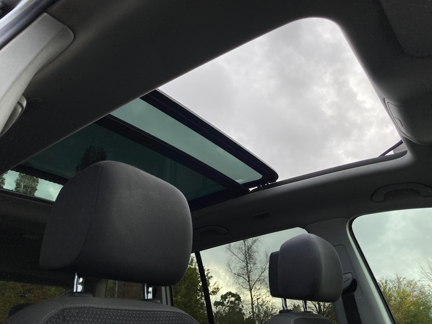 Used Volkswagen Touran 2012 for sale - 76431143: Photo 9