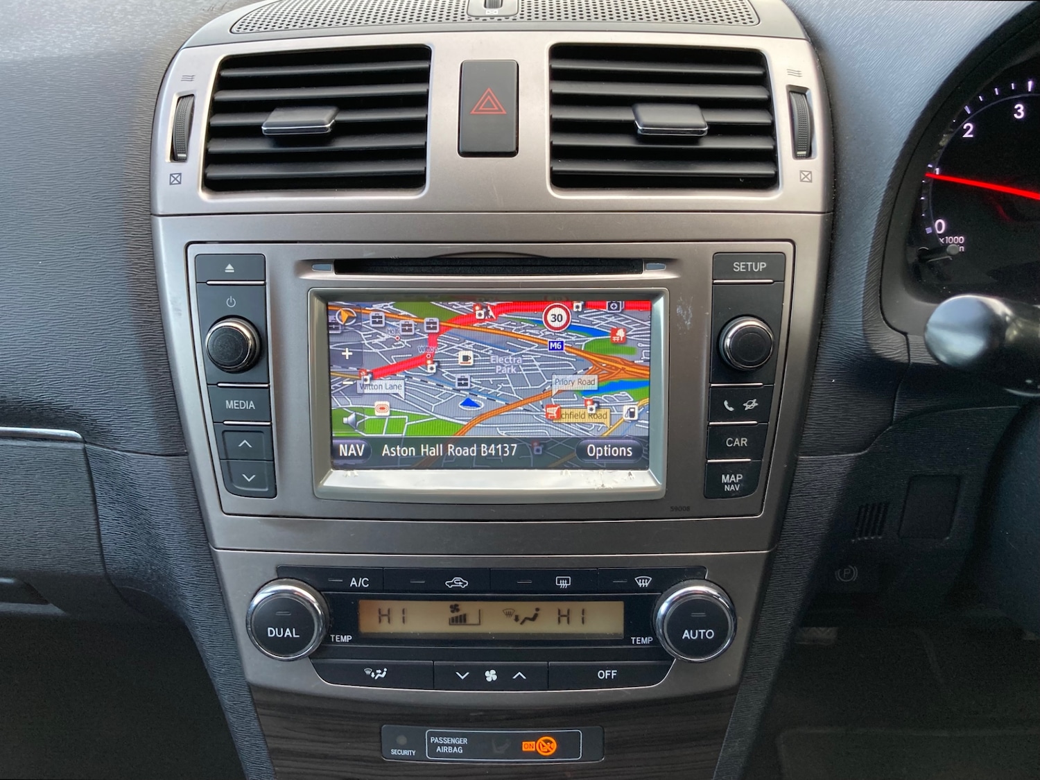 Used Toyota Avensis 2012 for sale - 77275133: Photo 17