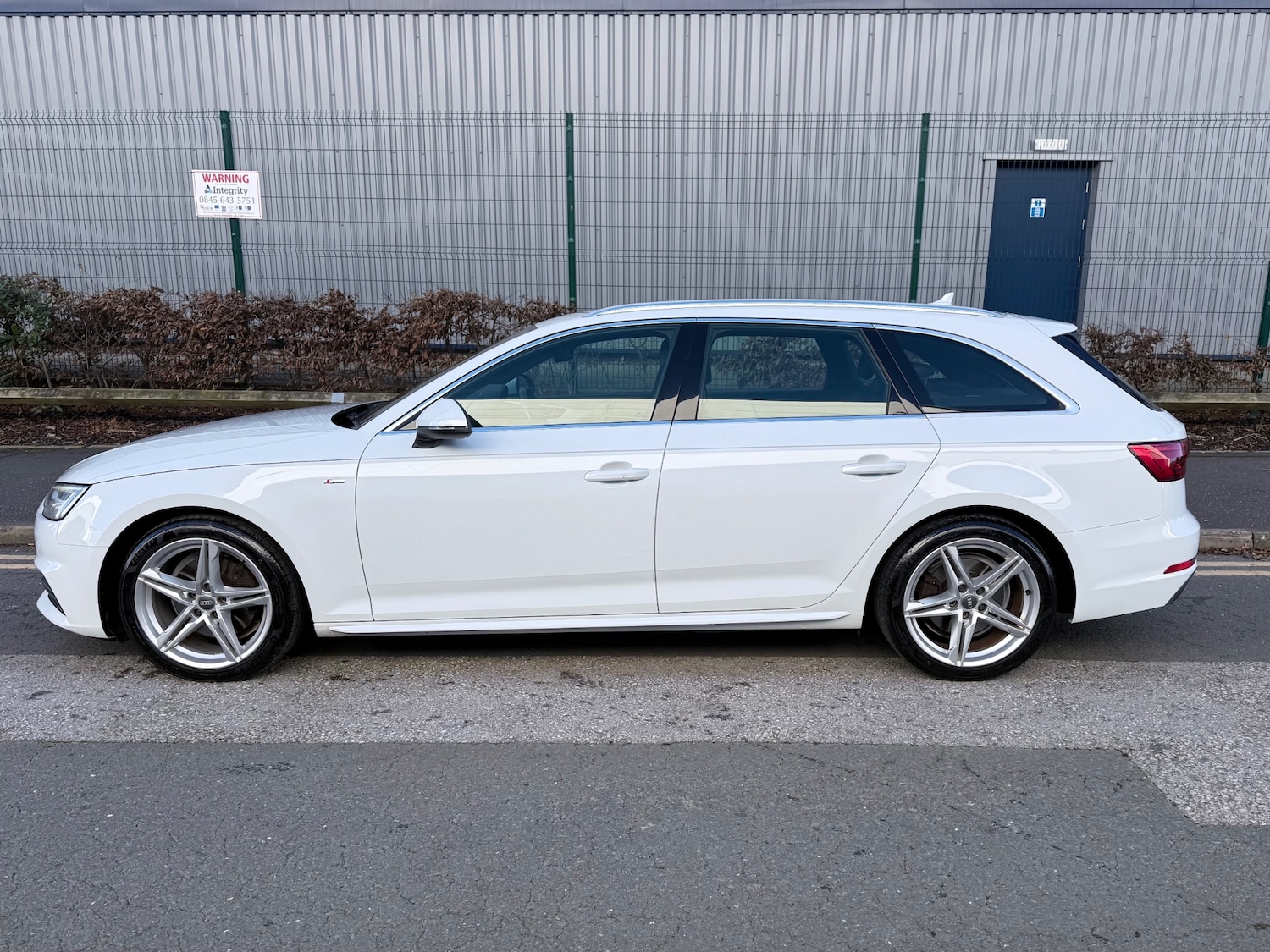 Used Audi A4 2016 for sale - 76637912: Photo 4