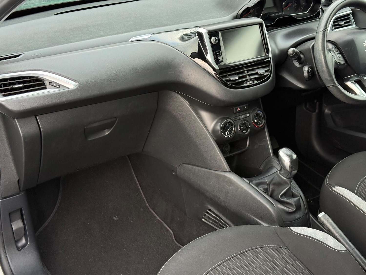 Used Peugeot 208 2015 for sale - 77376216: Photo 13