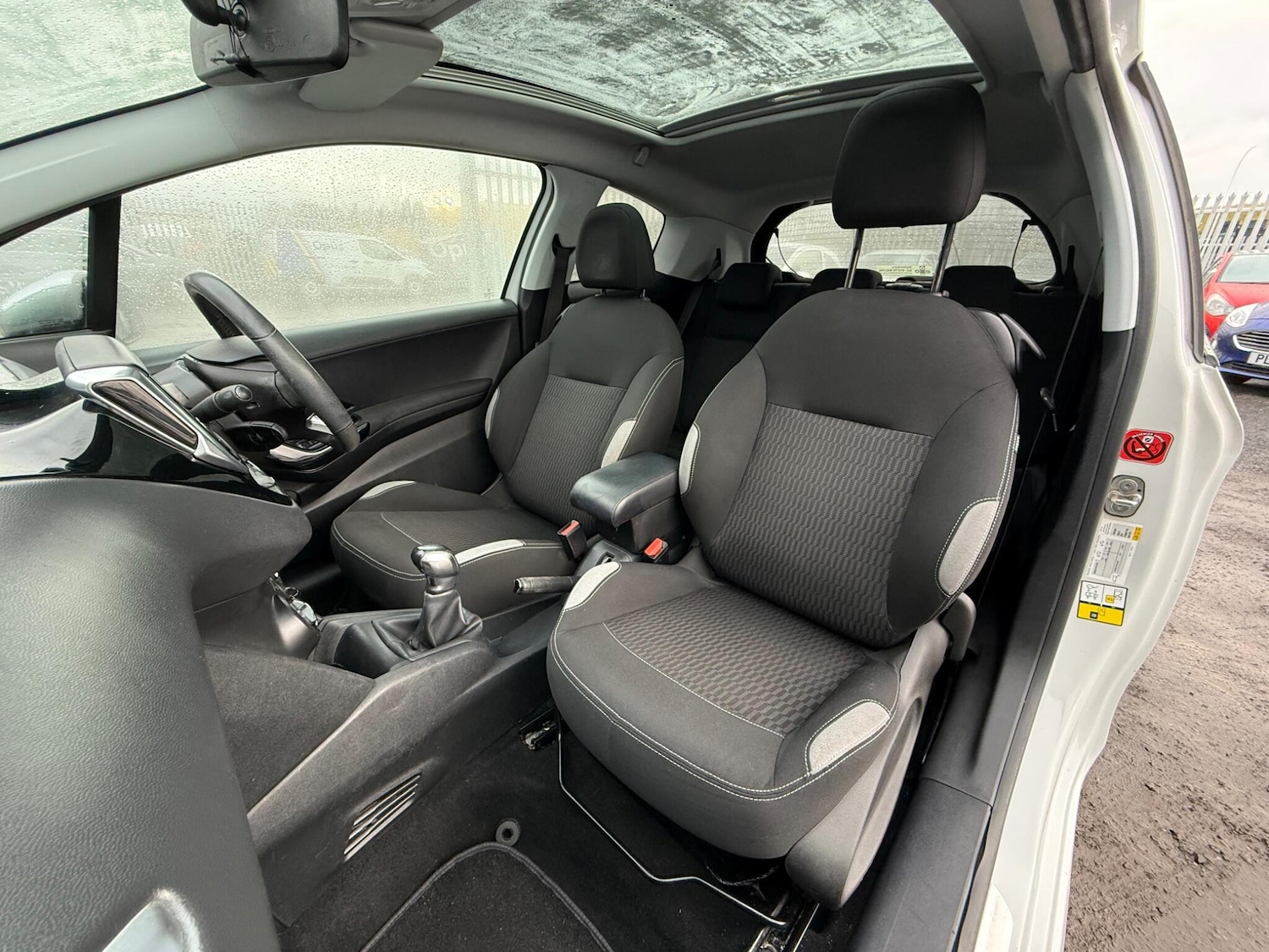 Used Peugeot 208 2015 for sale - 77376216: Photo 14