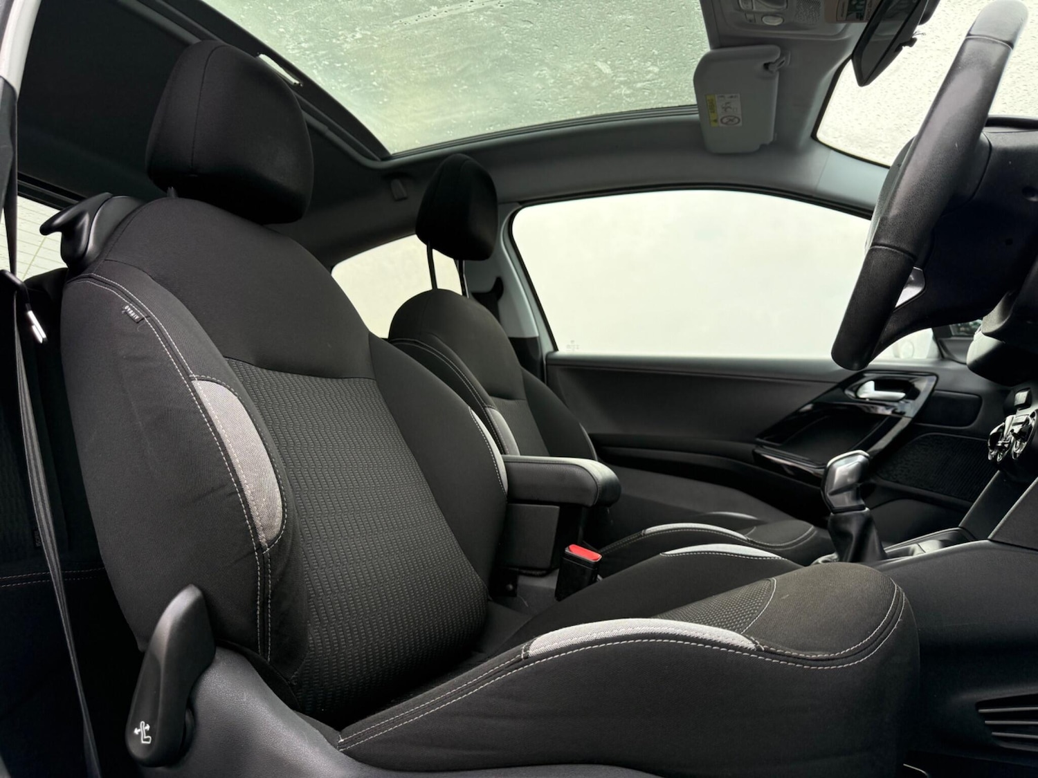 Used Peugeot 208 2015 for sale - 77376216: Photo 15