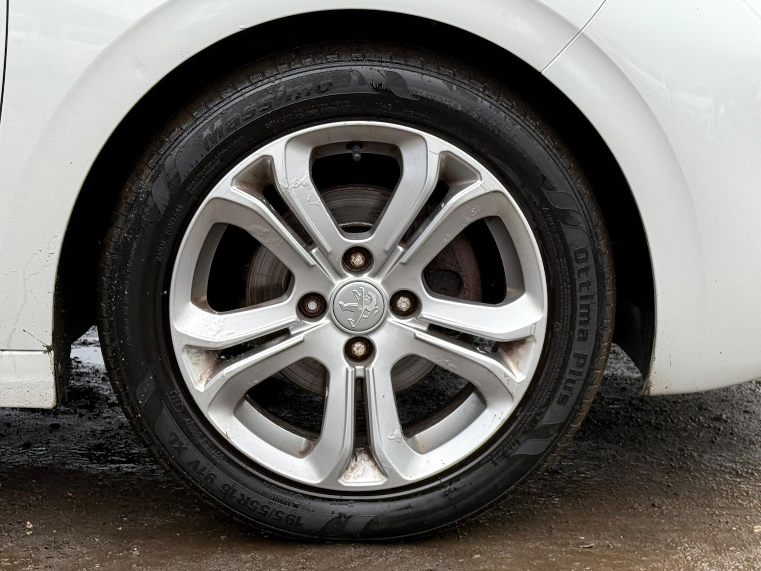 Used Peugeot 208 2015 for sale - 77376216: Photo 35