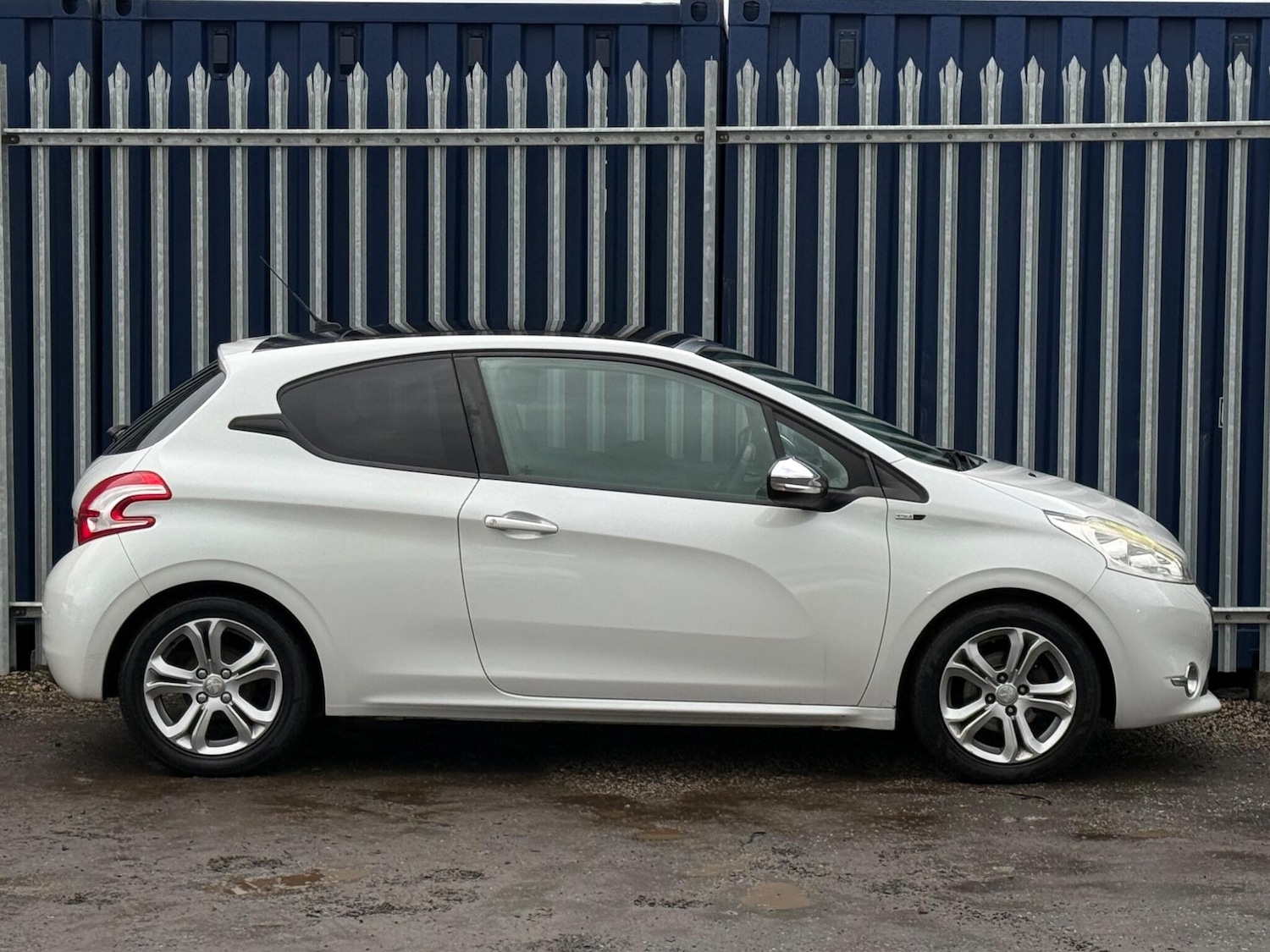 Used Peugeot 208 2015 for sale - 77376216: Photo 6