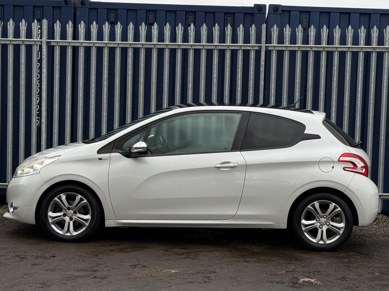 Used Peugeot 208 2015 for sale - 77376216: Photo 9